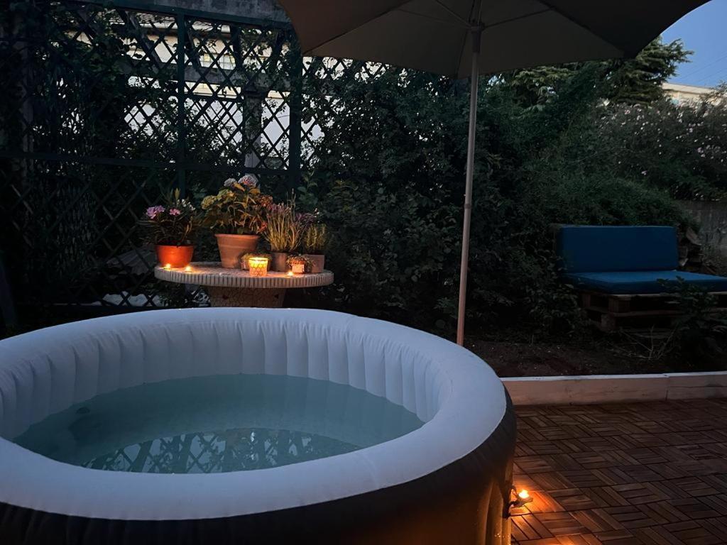 Superbe Appartement Avec Jacuzzi Avec Jardin Prive Lyon Bagian luar foto